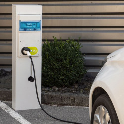Borne de recharge pour véhicule électrique 11kW Connectée WIFI